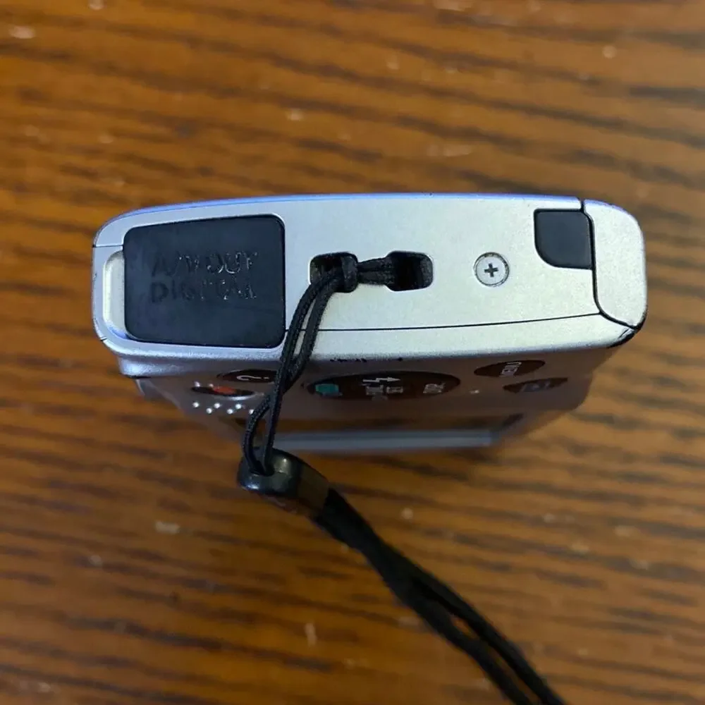 Canon PowerShot A2500 HD 16MP 5x Optical Zoom Silver no charger two batteries